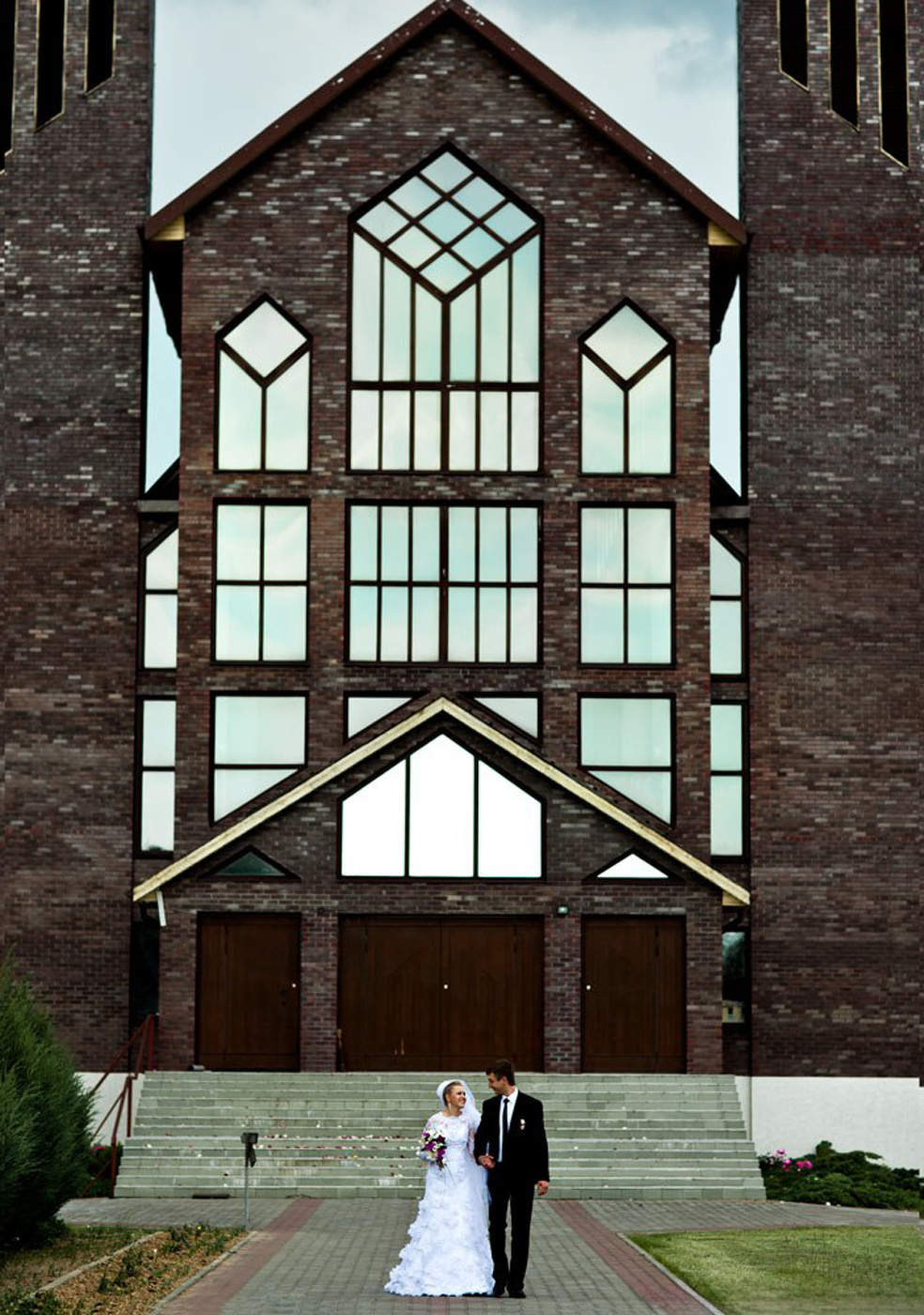 С венчания.