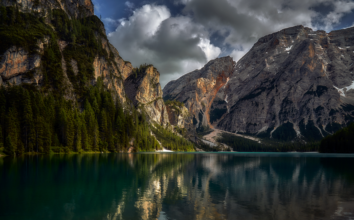 Берега озера Lago di Braies