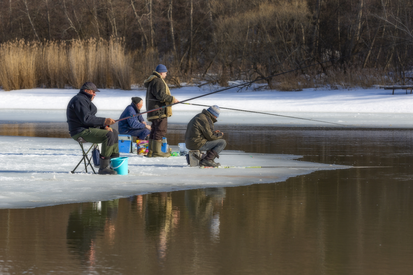 Давно здесь сидим ...