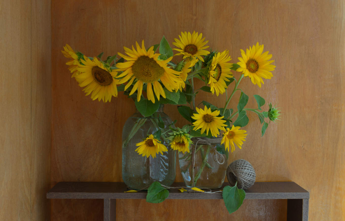 Натюрморт с подсолнухами.