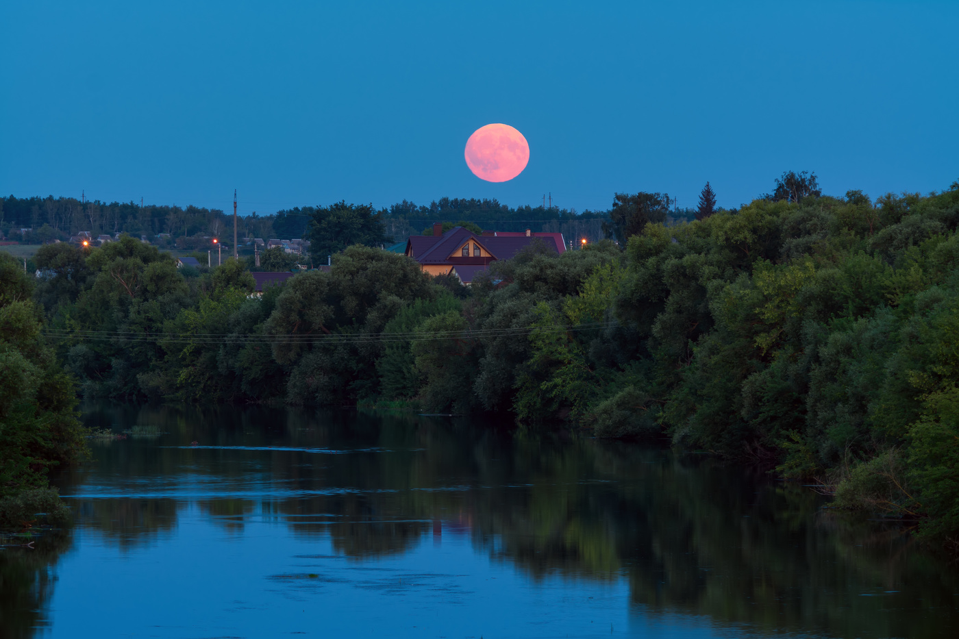 осетрово-урожайная Луна