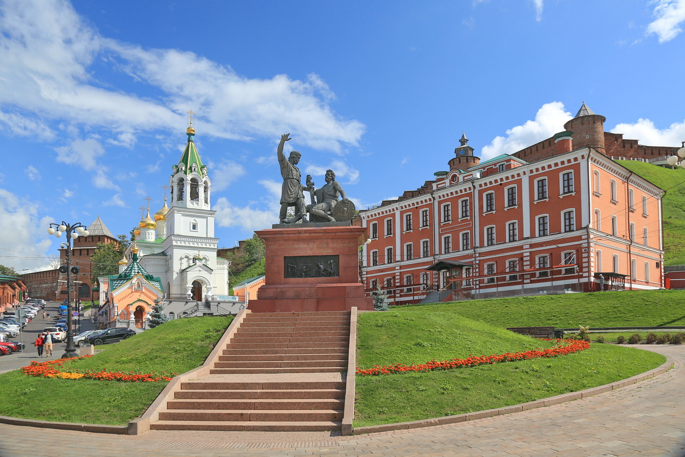 На Площади Народного Единства