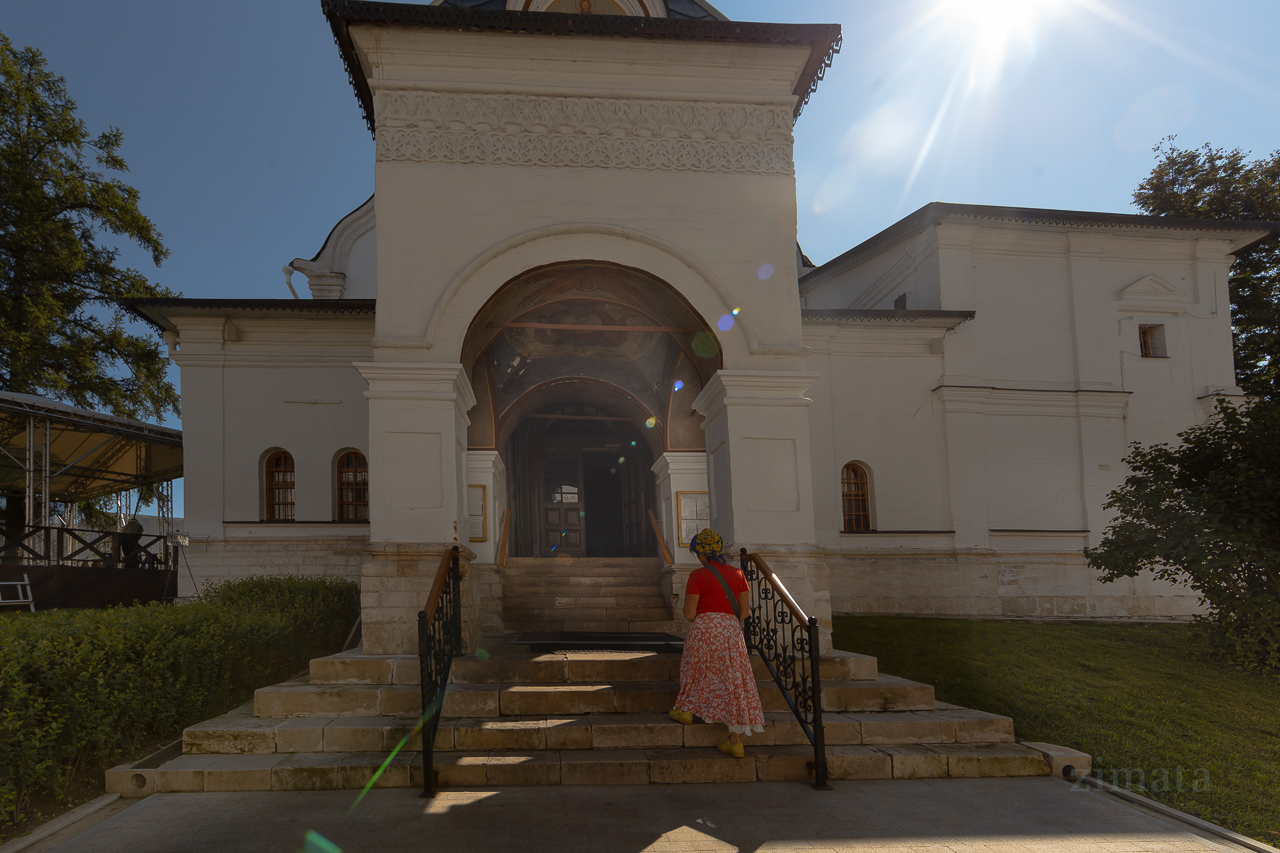 в монастыре -2