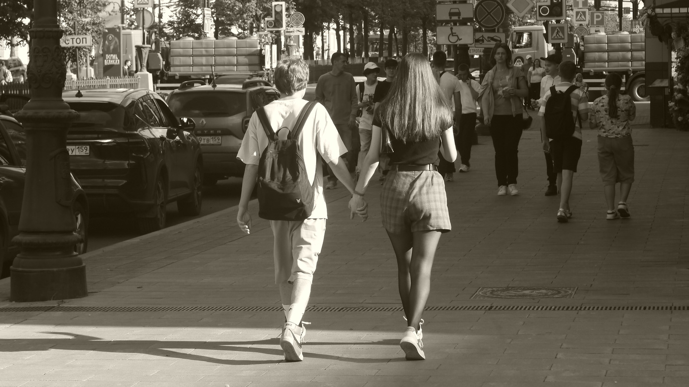 В свете Солнца.