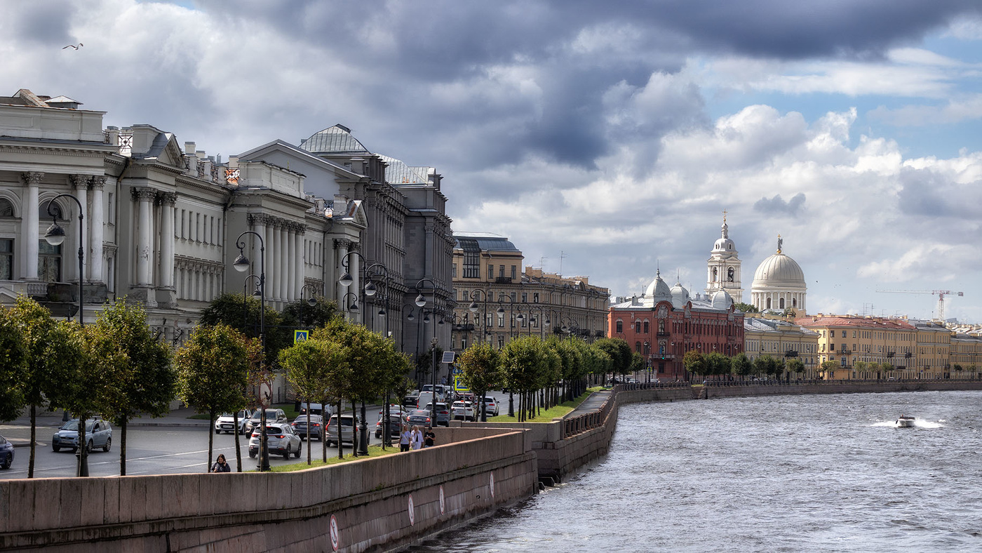 Набережная...