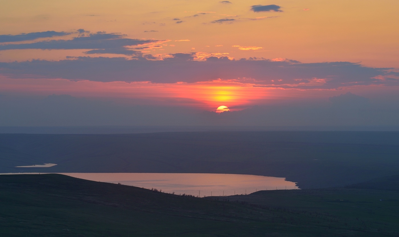 Закат в степи