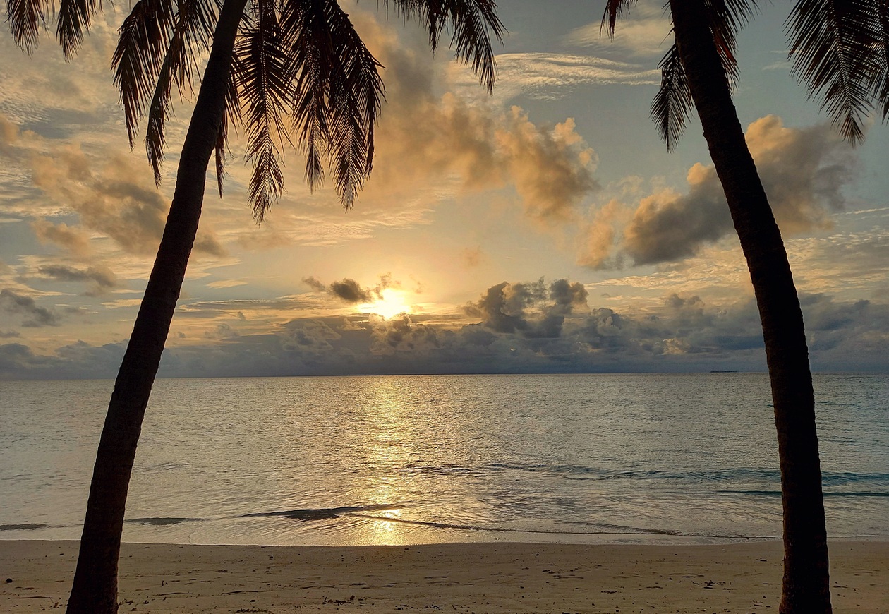 Тихий вечер на берегу моря