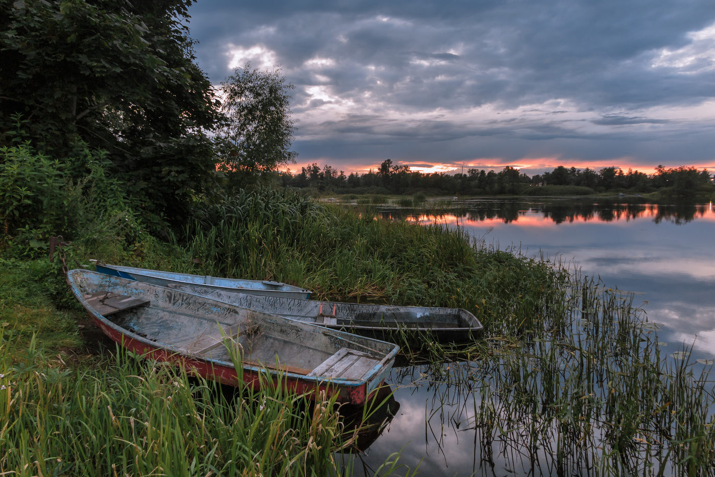 Лодки на берегу Вуоксы.