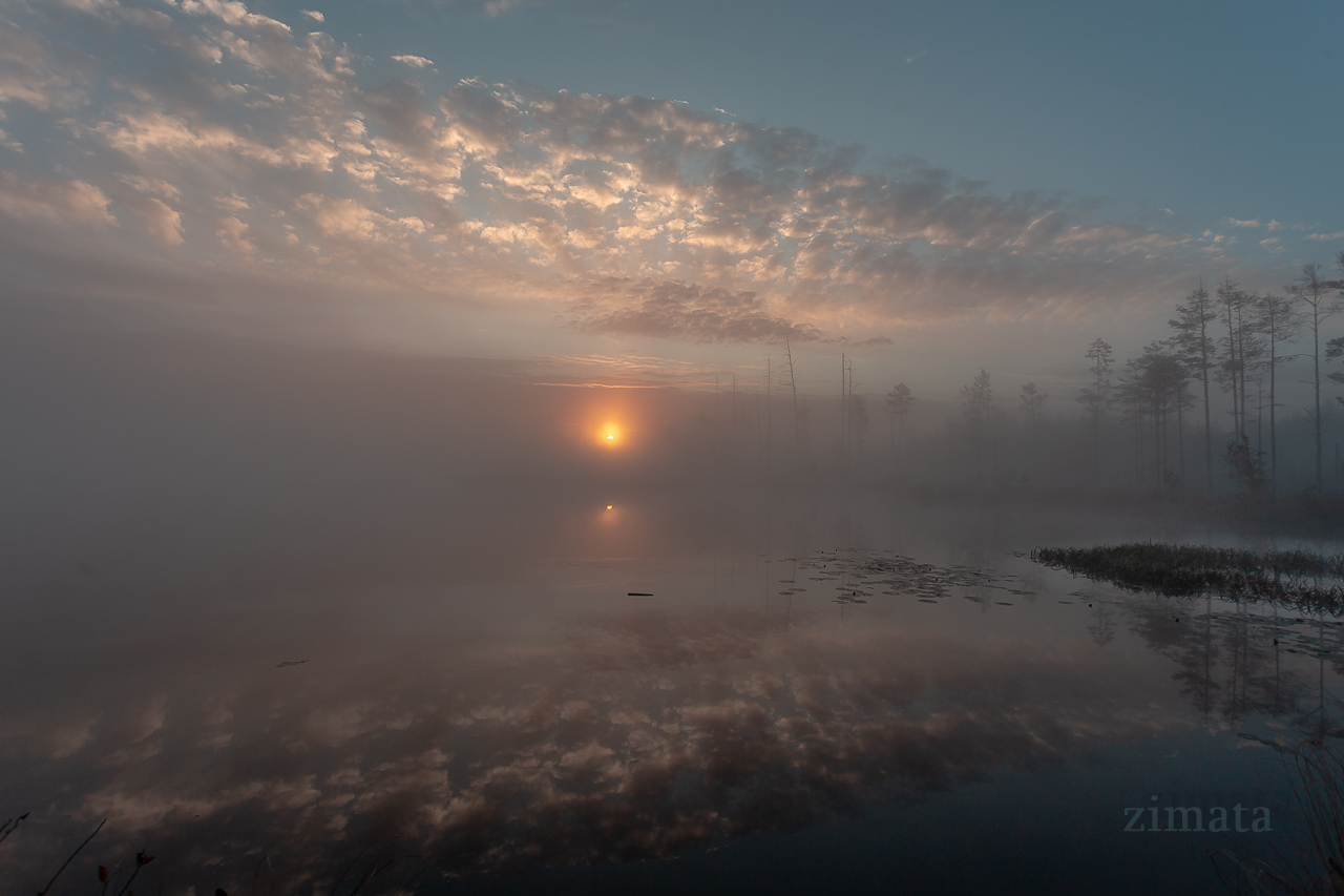 рассвет над озером