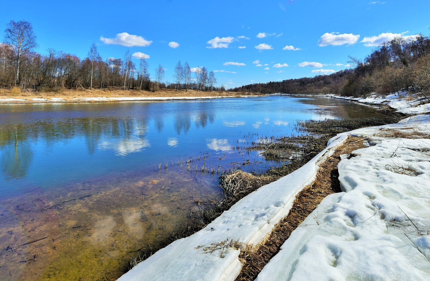 "Простая, как Божье прощенье, прозрачная ширится даль..."