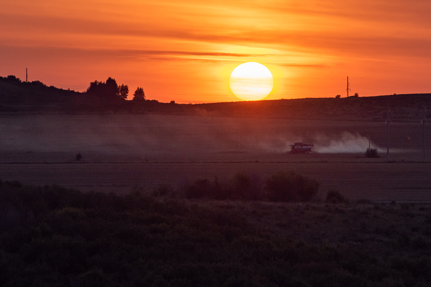 Коснулось солнце горизонта...