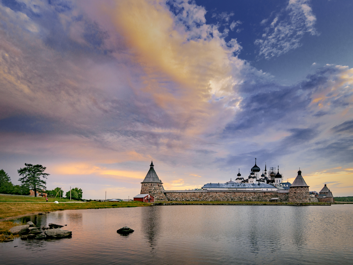 Монастырь и небеса