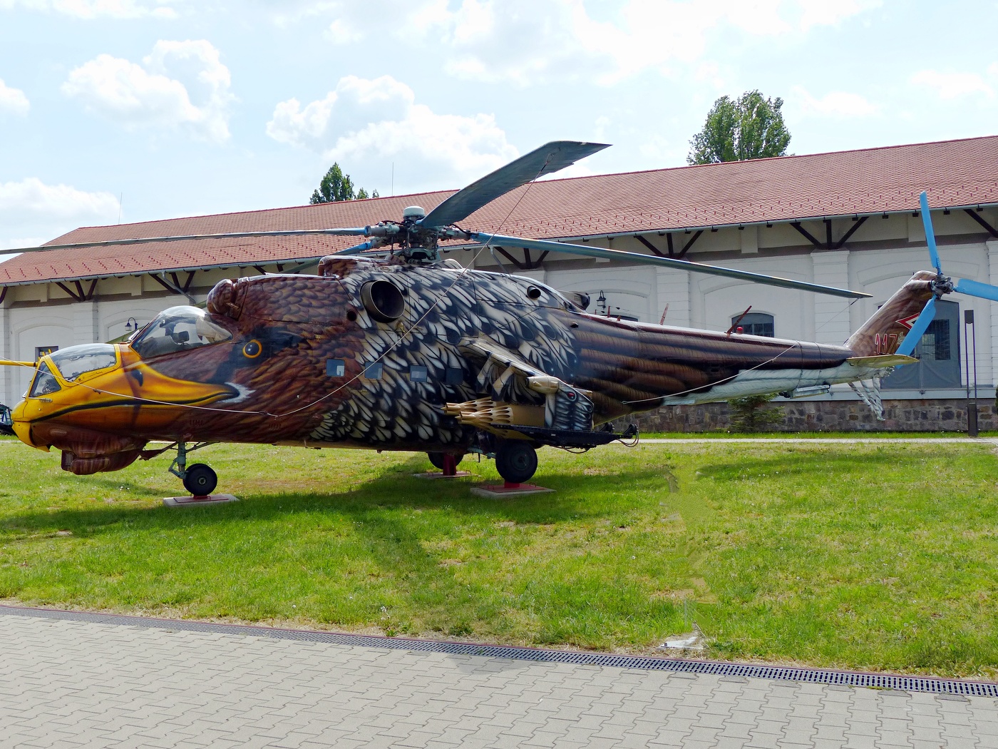 Очень хищная птичка