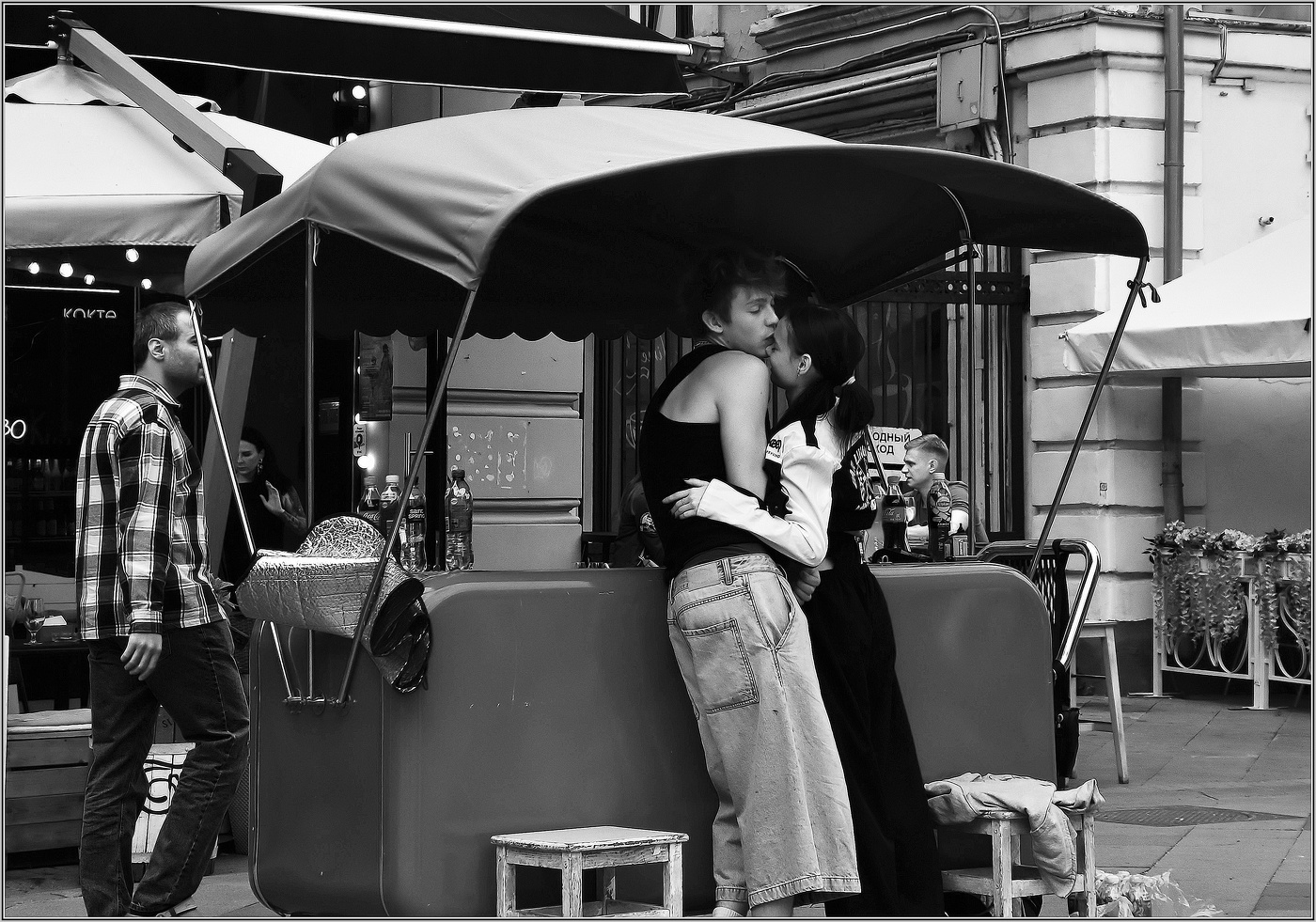 ..... Любовь нечаянно нагрянет ......