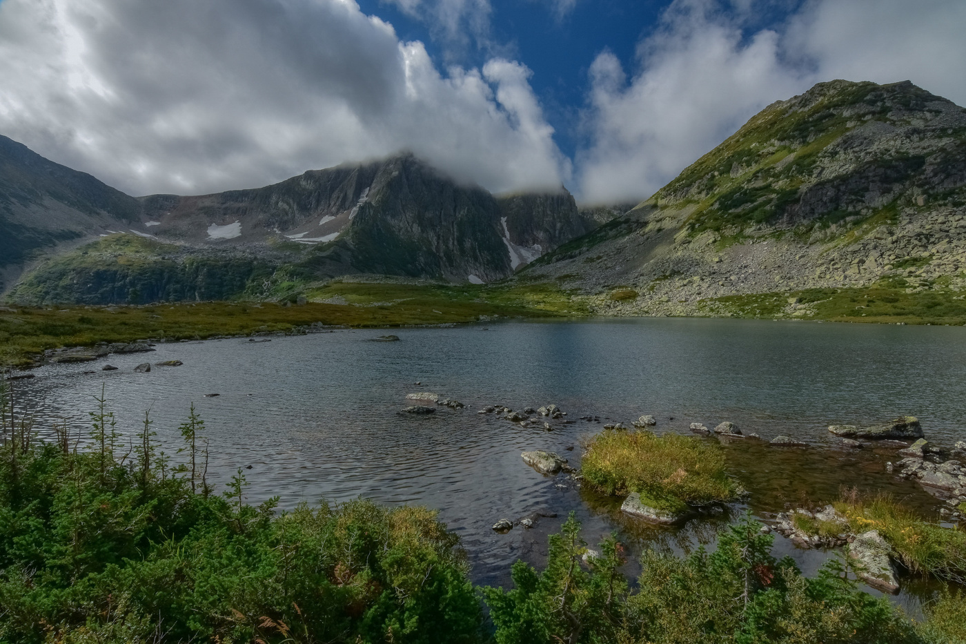 Горное озеро в Хакасии