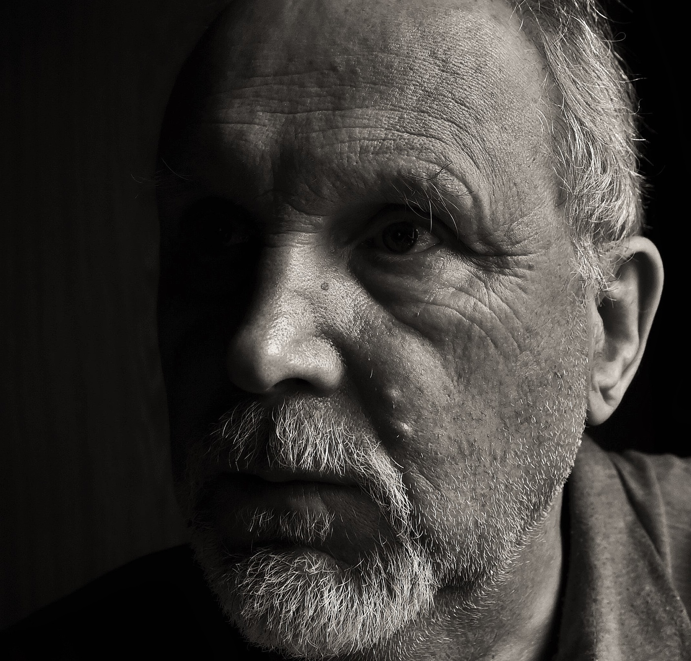 На закате дня и жизни ...