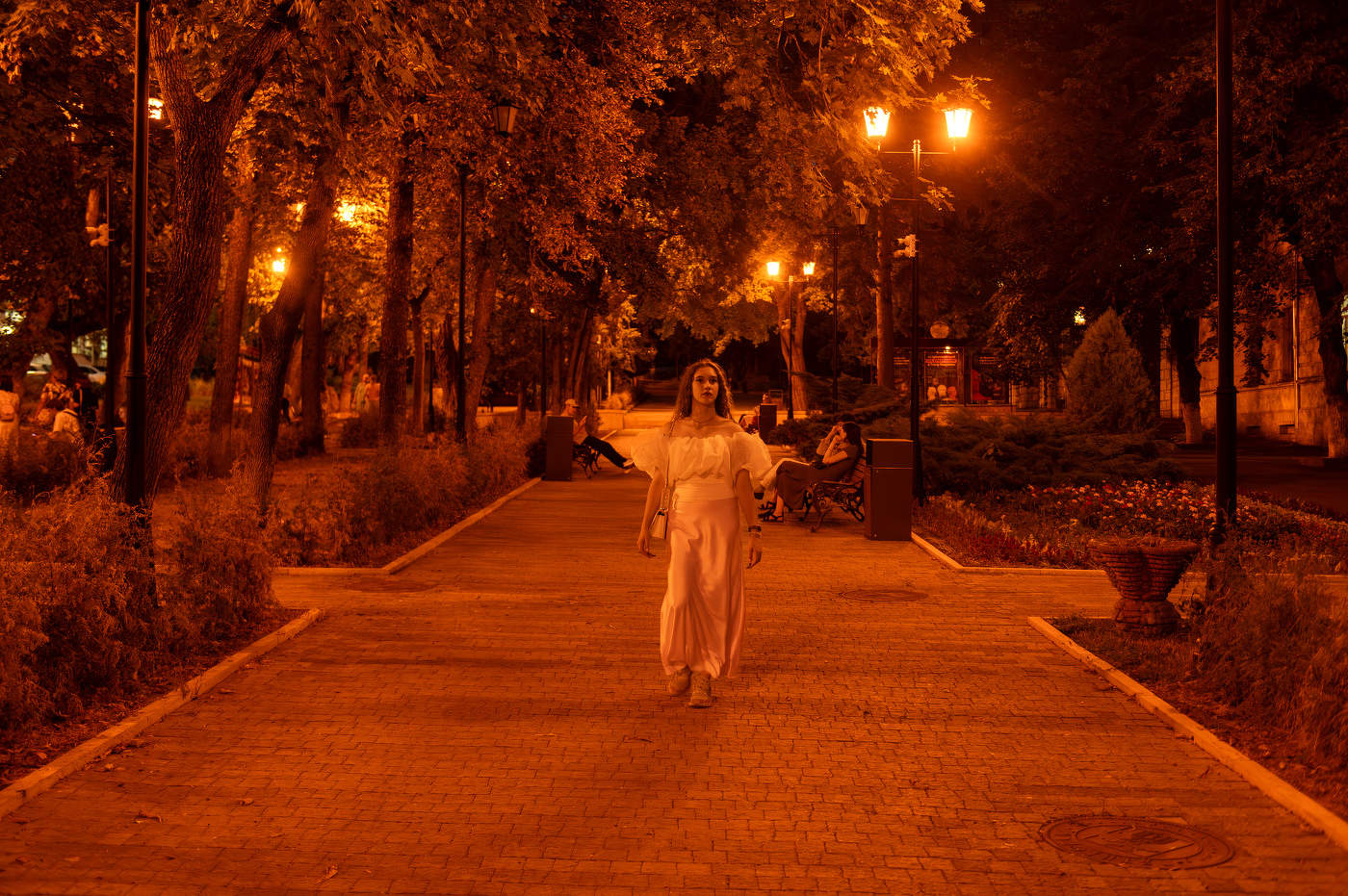 по аллее Пятигорска