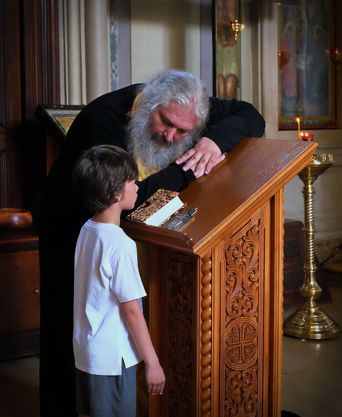 Дети в церкви.