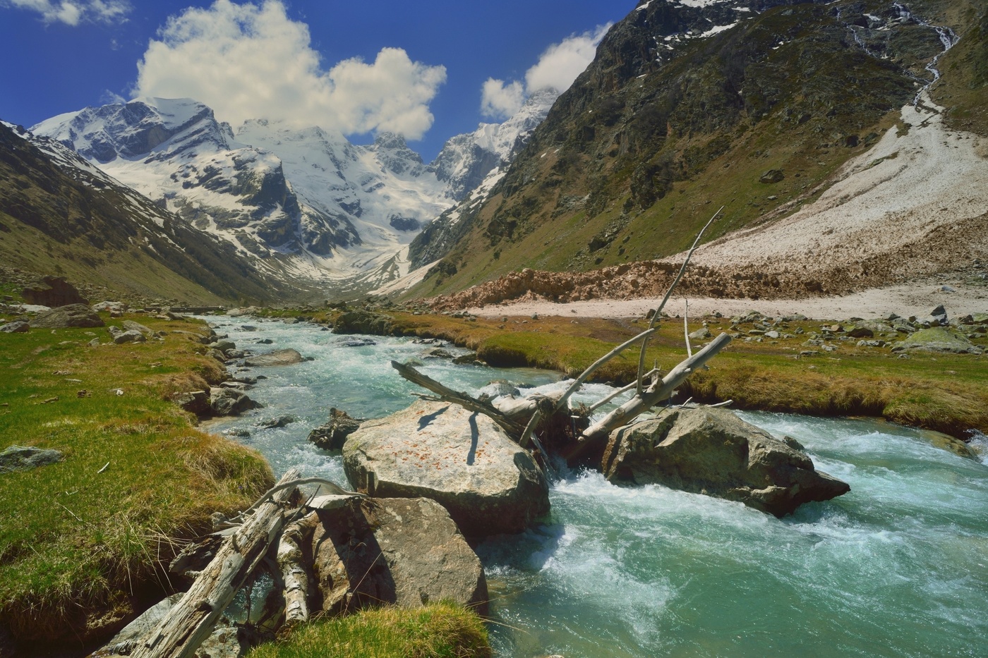 Весна в горах Кавказа