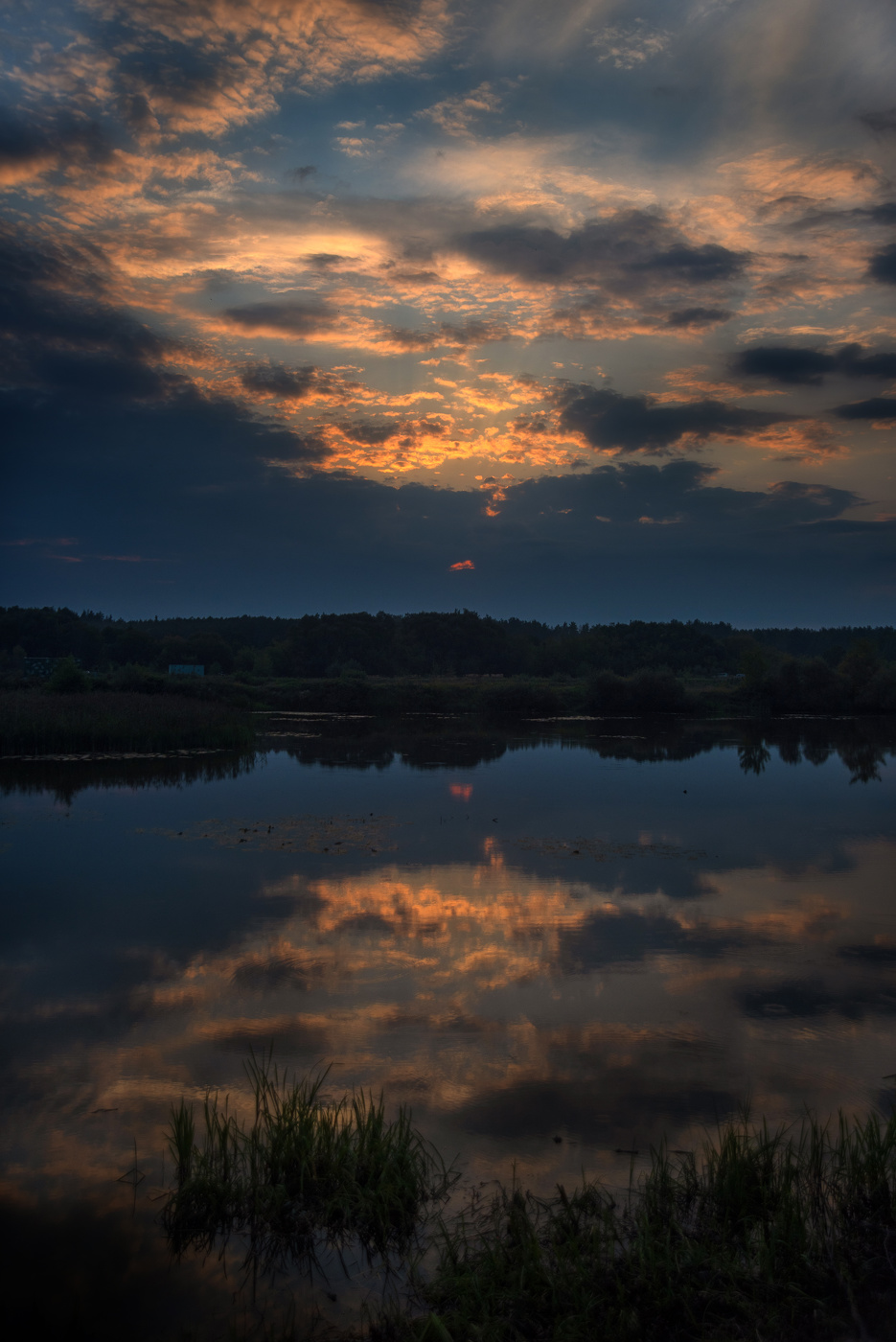 Сентябрьский закат на озере
