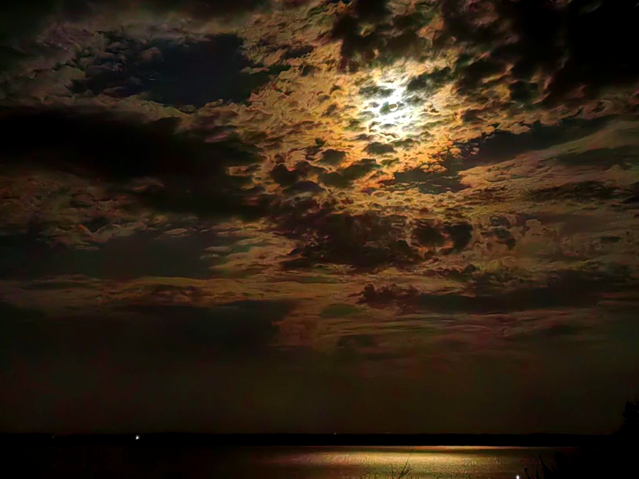 луна в облаках