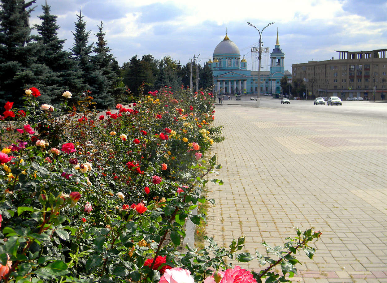 Знаменский собор на Красной площади в Курске
