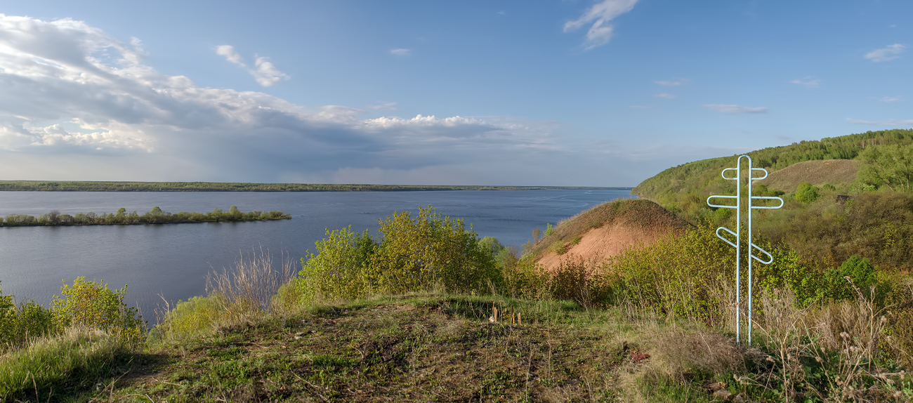 Погост на холме.
