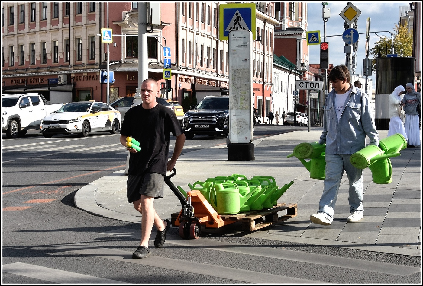 ...... Любители зеленых леек .......