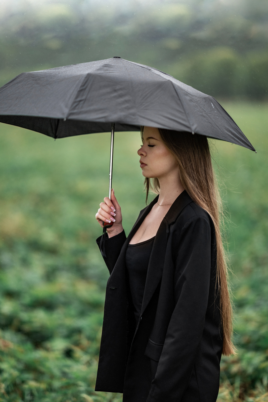 Юлиана под зонтом