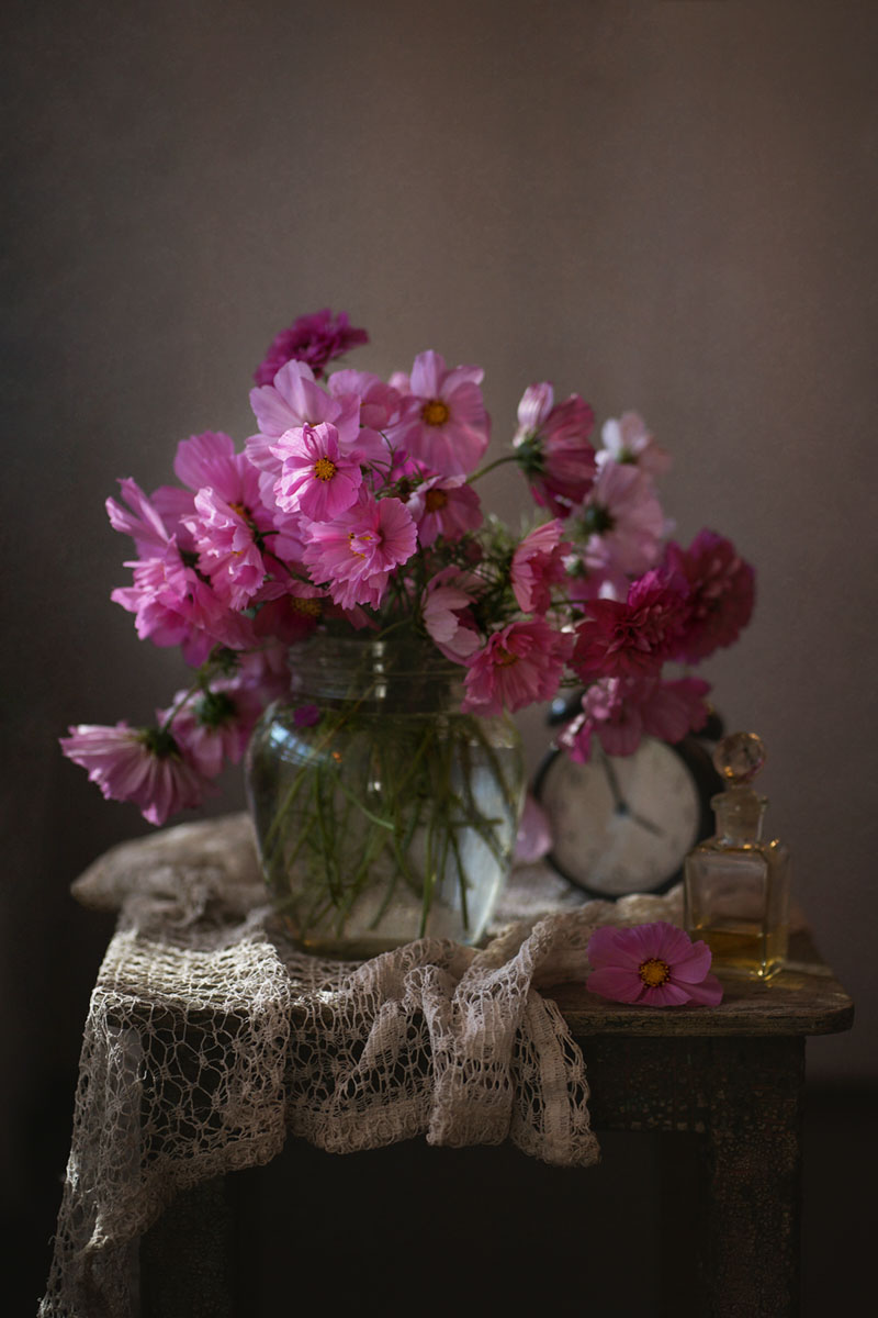 Букет космеи на моем столе...