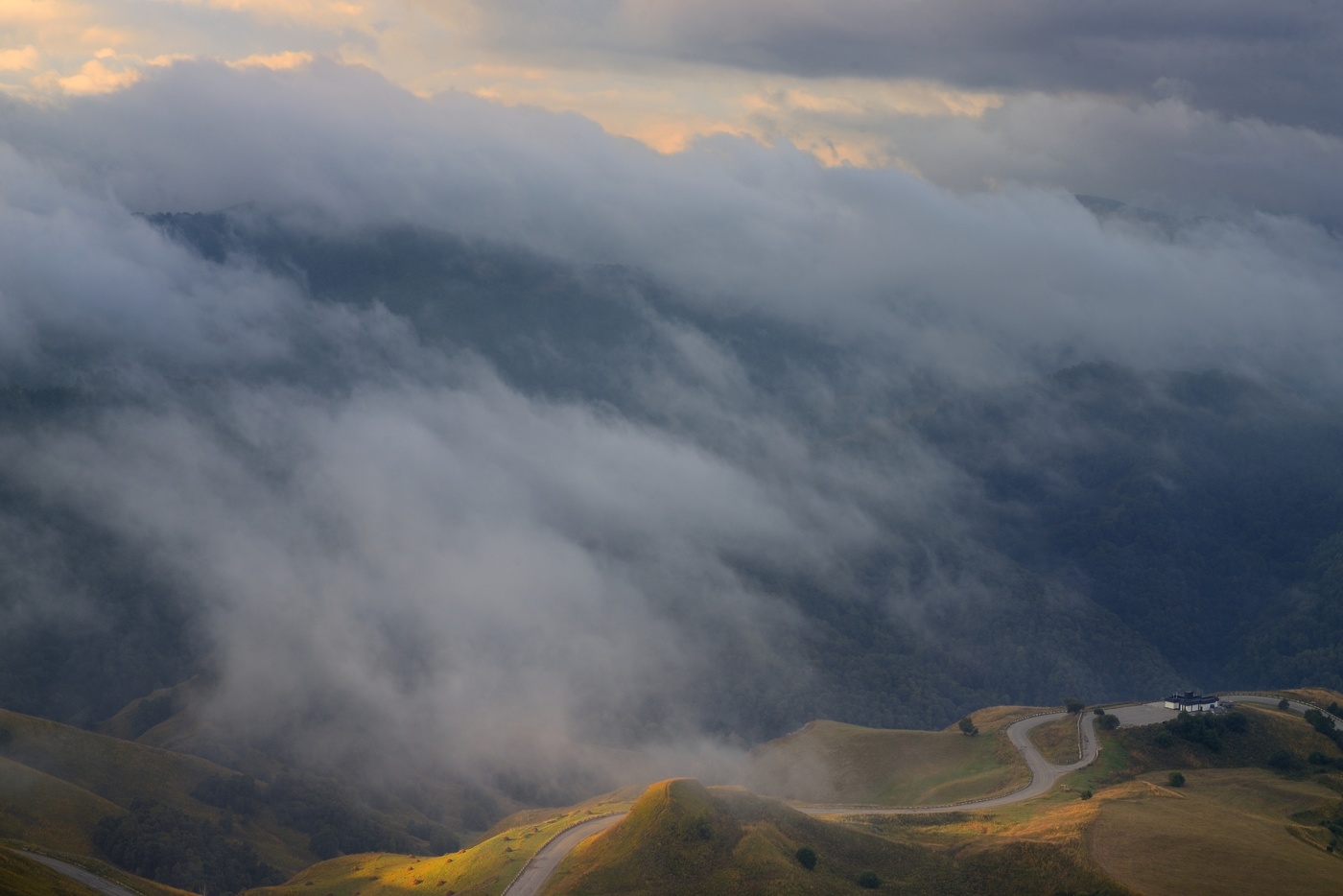 Утро в горах Кавказа