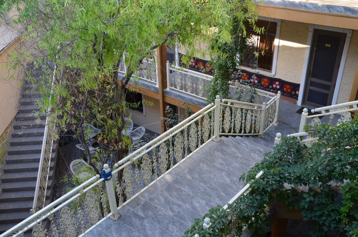 Дворик гостиницы в Самарканде