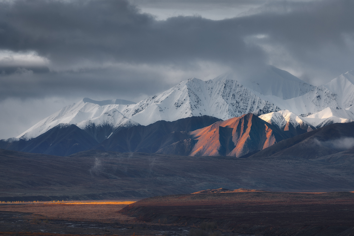 Редкий луч солнца в горах