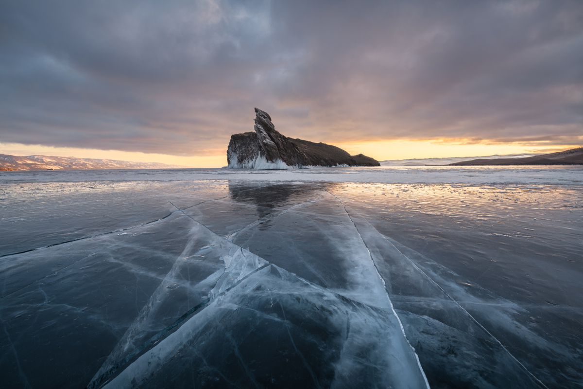 "Остров Огой на восходе"