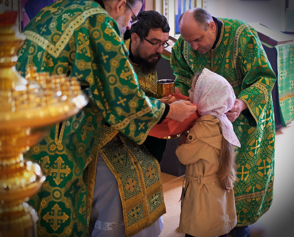 Дети в церкви.