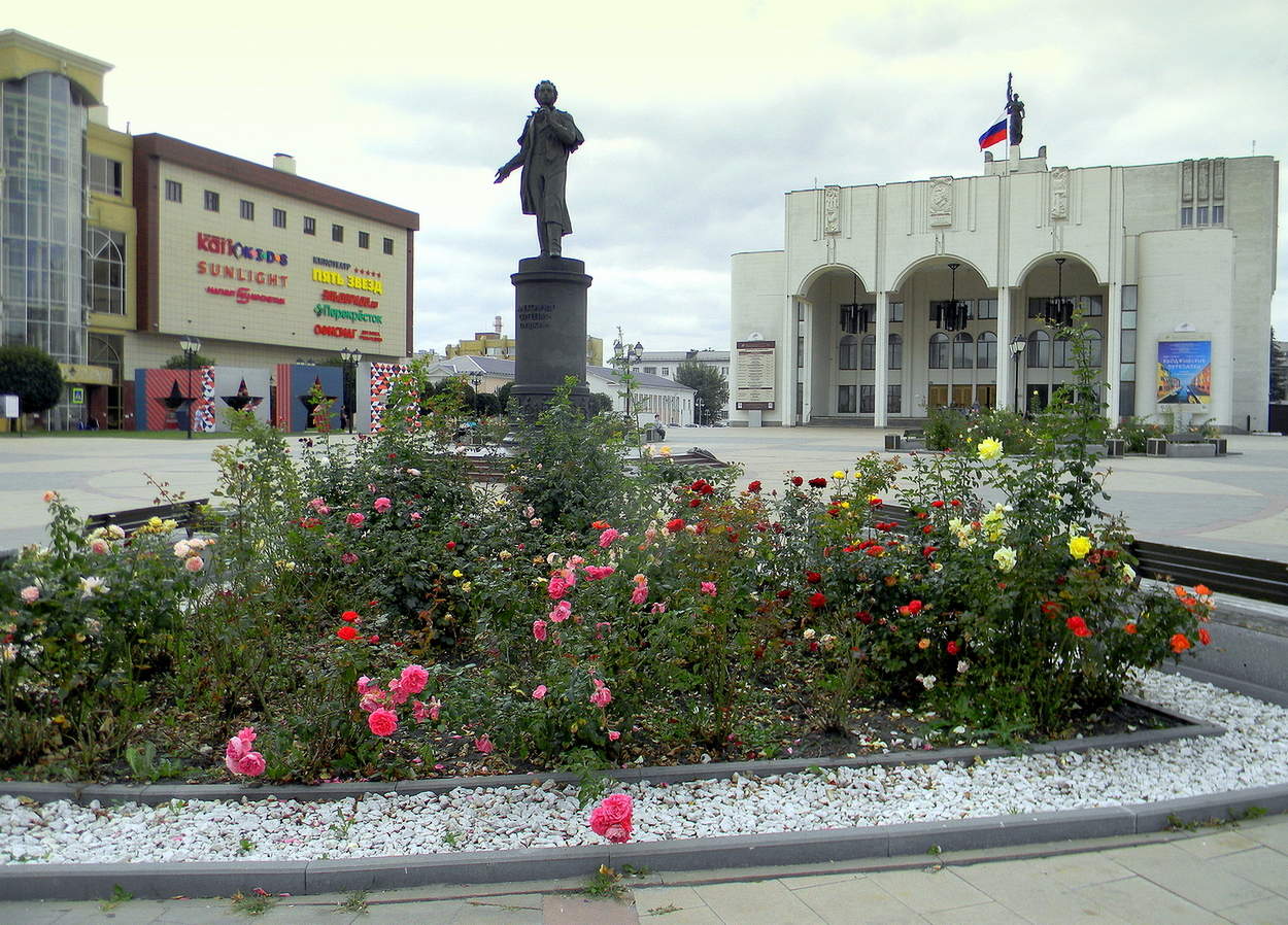 Театральная площадь
