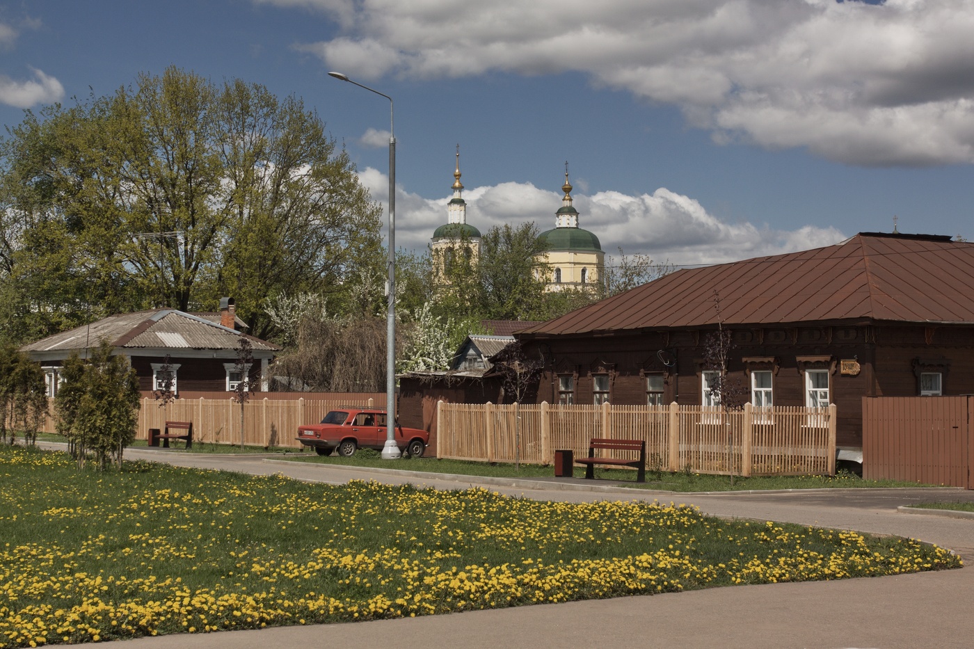 Майский сюжет из старого города С.