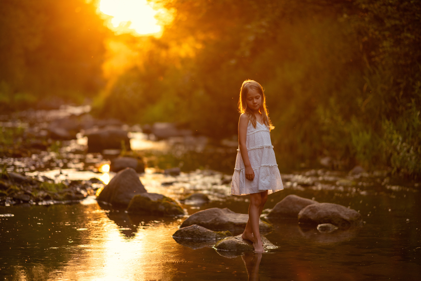 Алёна на речке