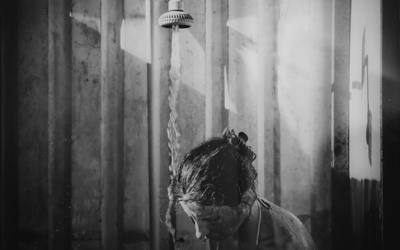 Холодный душ (из серии "Снимаю, как Акын")