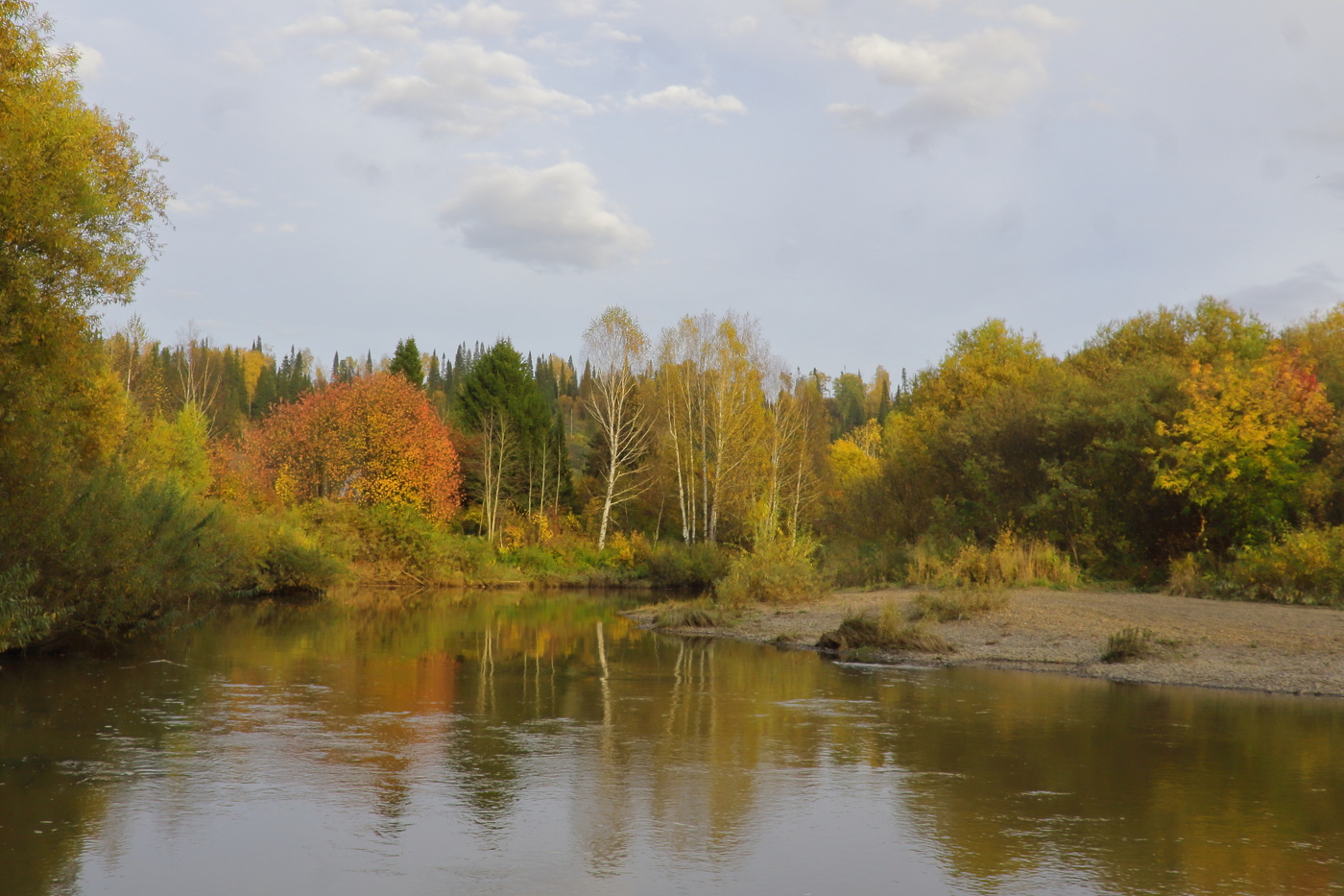 Тихий вечер над рекой