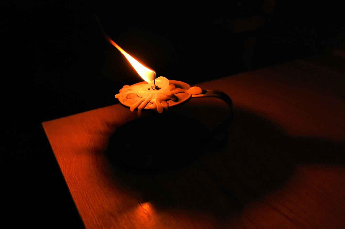 "Свеча горела на столе, свеча горела ..."