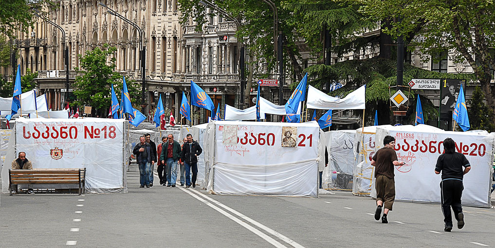 По проспекту