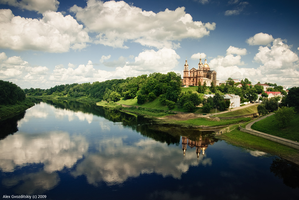 Вид на Успенский собор в знойный полдень