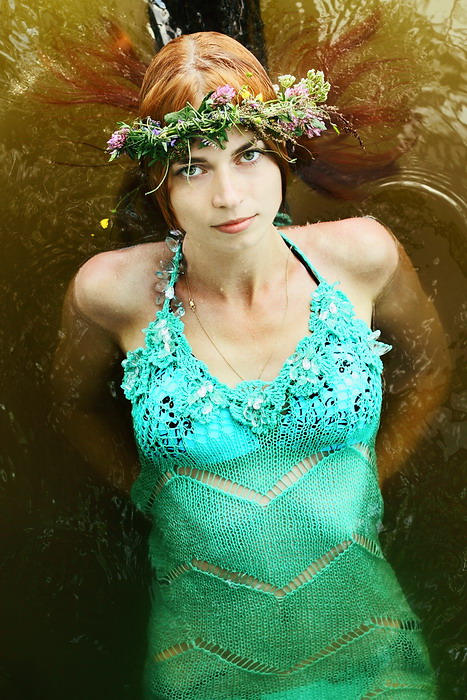 Несут волны...