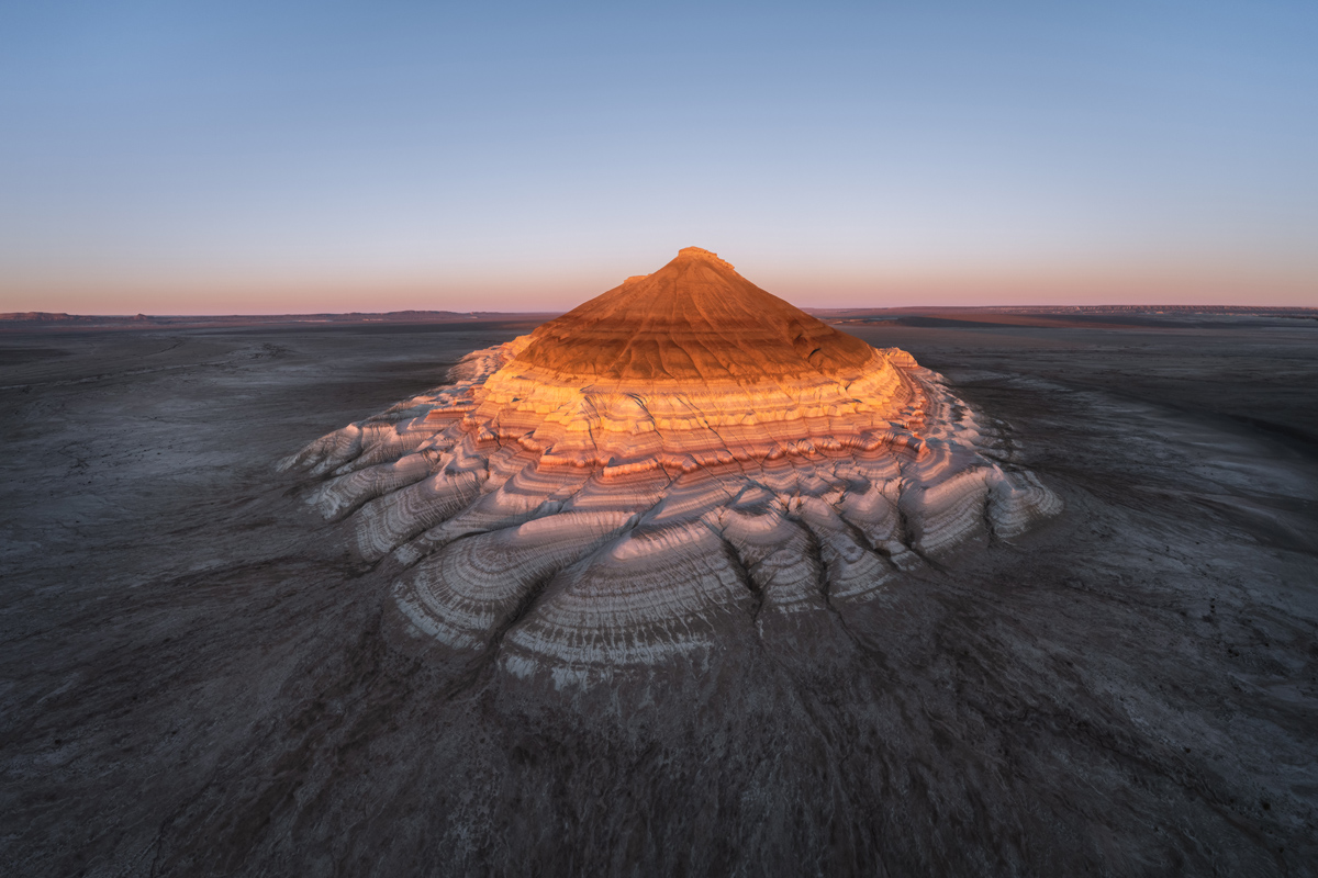 "Гора Бокты на восходе"