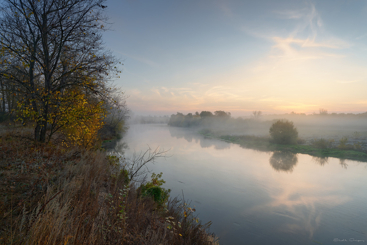 Заря над рекой