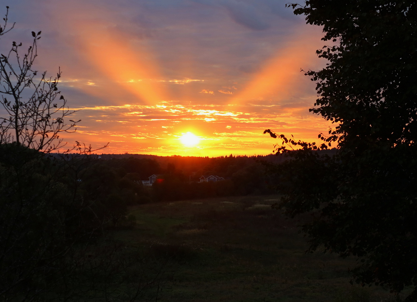 Закат в Деревеньке у реки