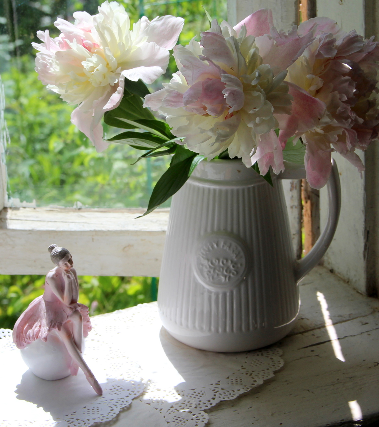 Натюрморт с пионами!