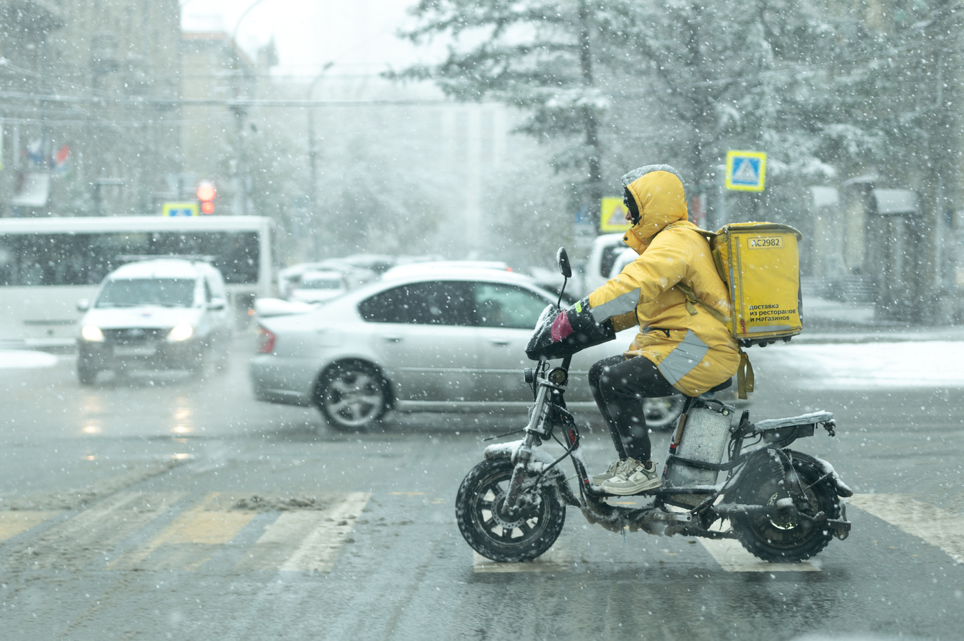 а кому сейчас легко