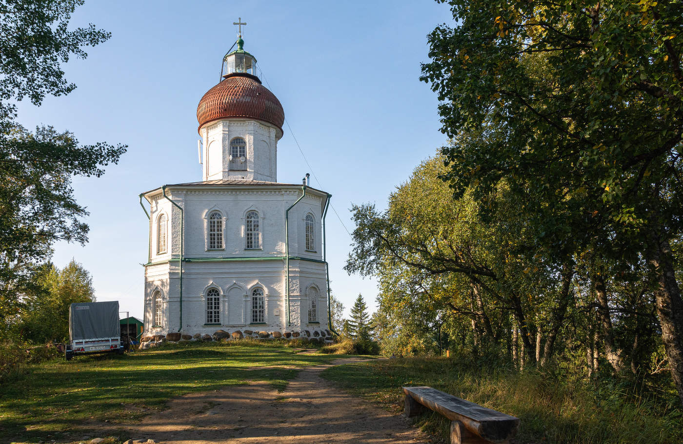 Свято-Вознесенский скит Соловецкого монастыря с маяком